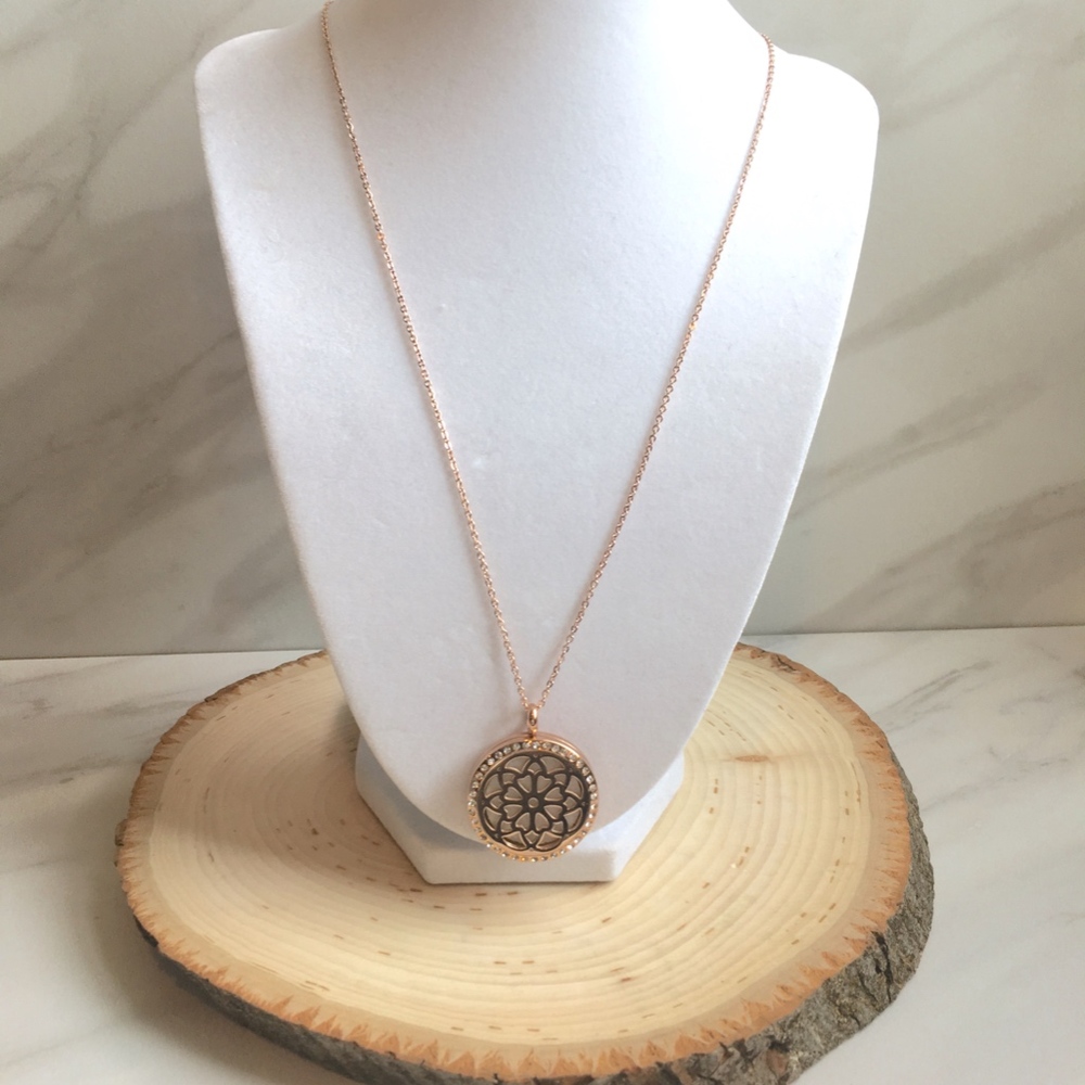 Flower Aromatherapy Pendant Rose Gold Necklace